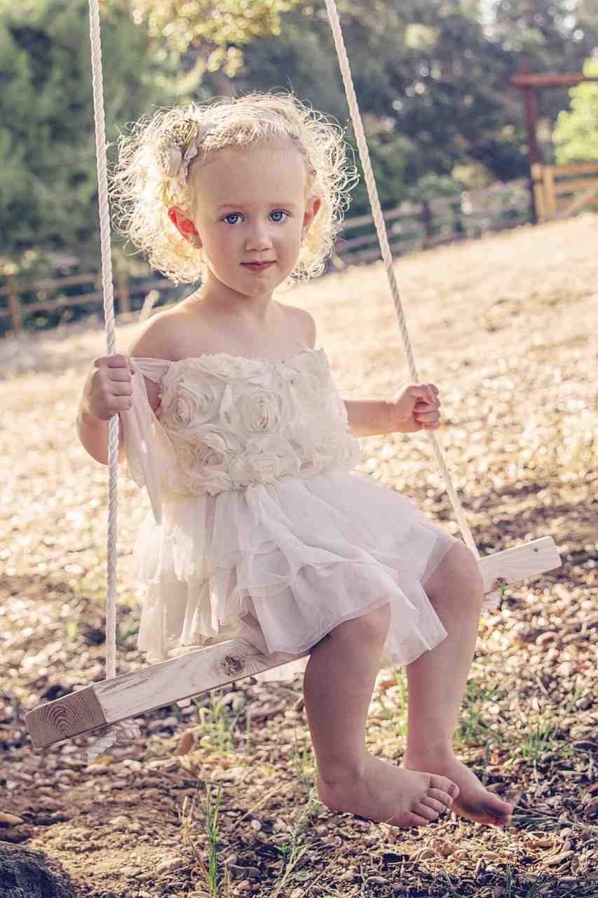 jeune fille, swing, nature